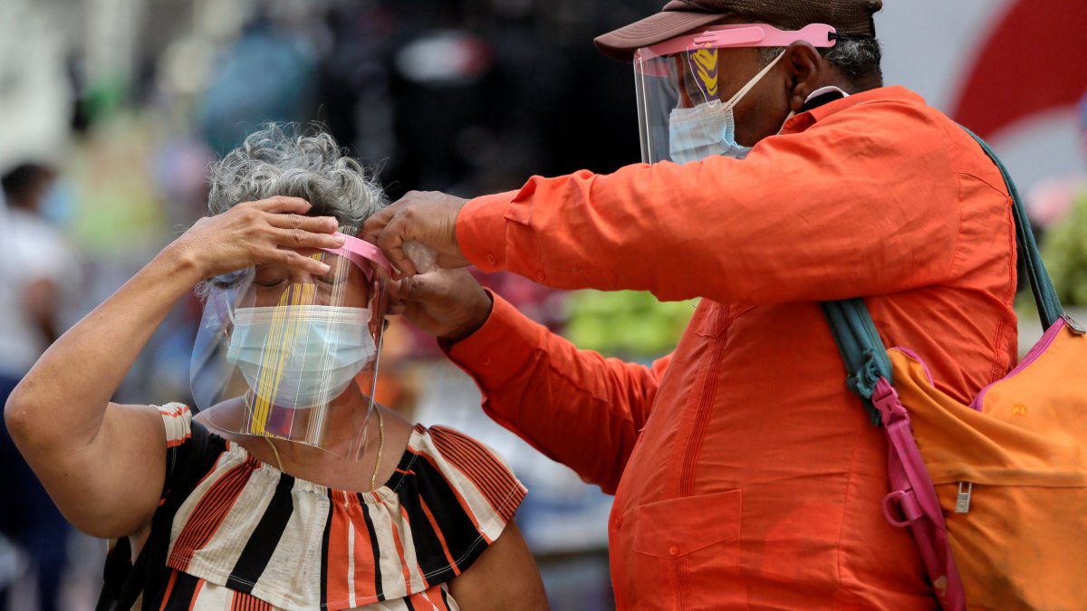 May 17, the use of face shields with masks in public transport becomes mandatory