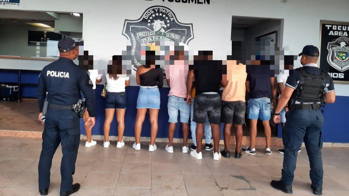 Police detain 13 people for drinking alcohol in public in Villa Belén