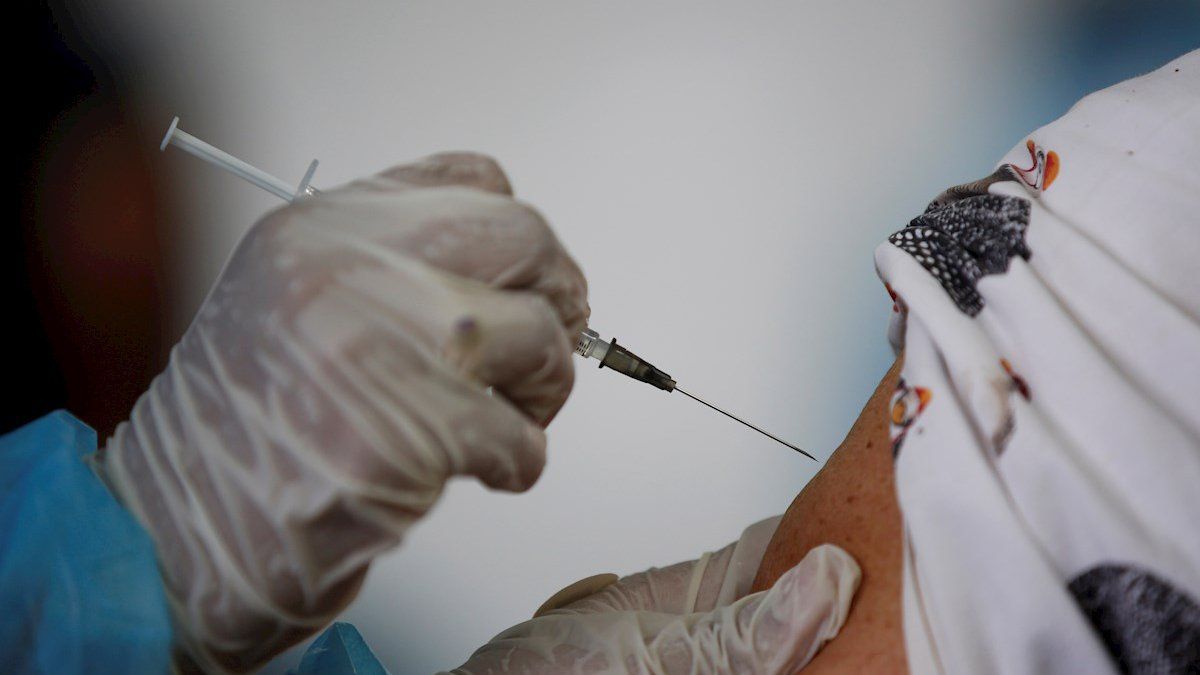 Government: 2nd dose for those vaccinated abroad will only be for priority groups