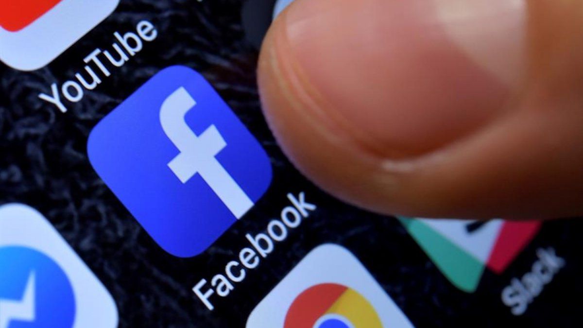 Facebook blocks account of ex-president Ricardo Martinelli