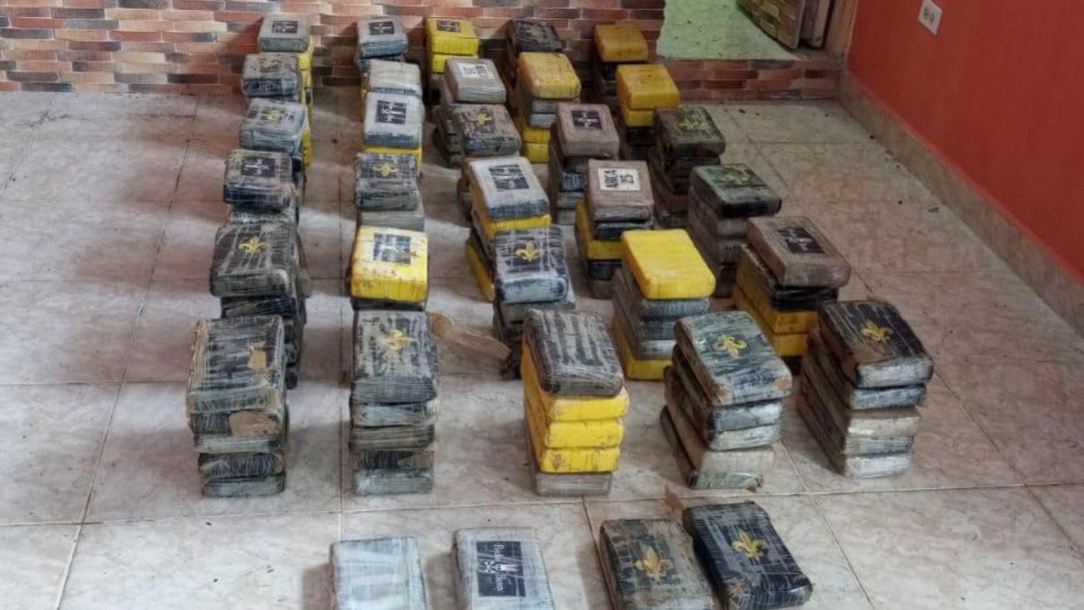 154 packages of drugs seized in Colón, 3 arrested