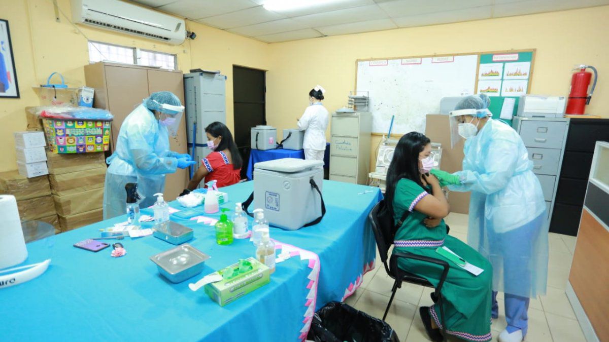 More than 23,900 teachers from Panama vaccinated against COVID-19