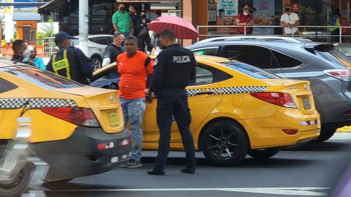 Taxi driver is apprehended after attacking police in Paitilla