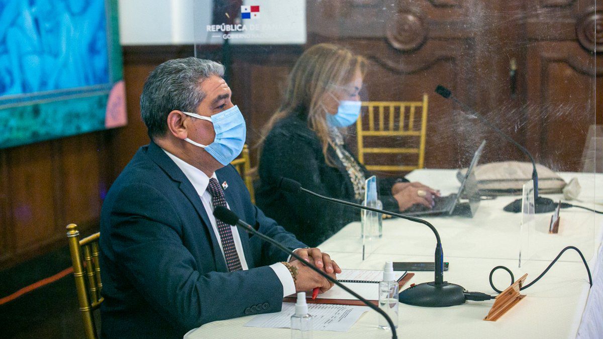 Opposition asks resignation of Eyra Ruiz and Sucre amid clandestine vaccination scandal