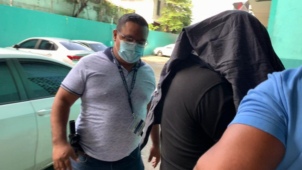 Provisional detention and charges imposed to a suspect in clandestine vaccination case