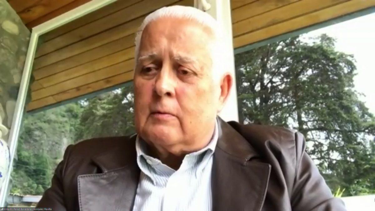 Pérez Balladares defends having been vaccinated at home, calls critics "envy"