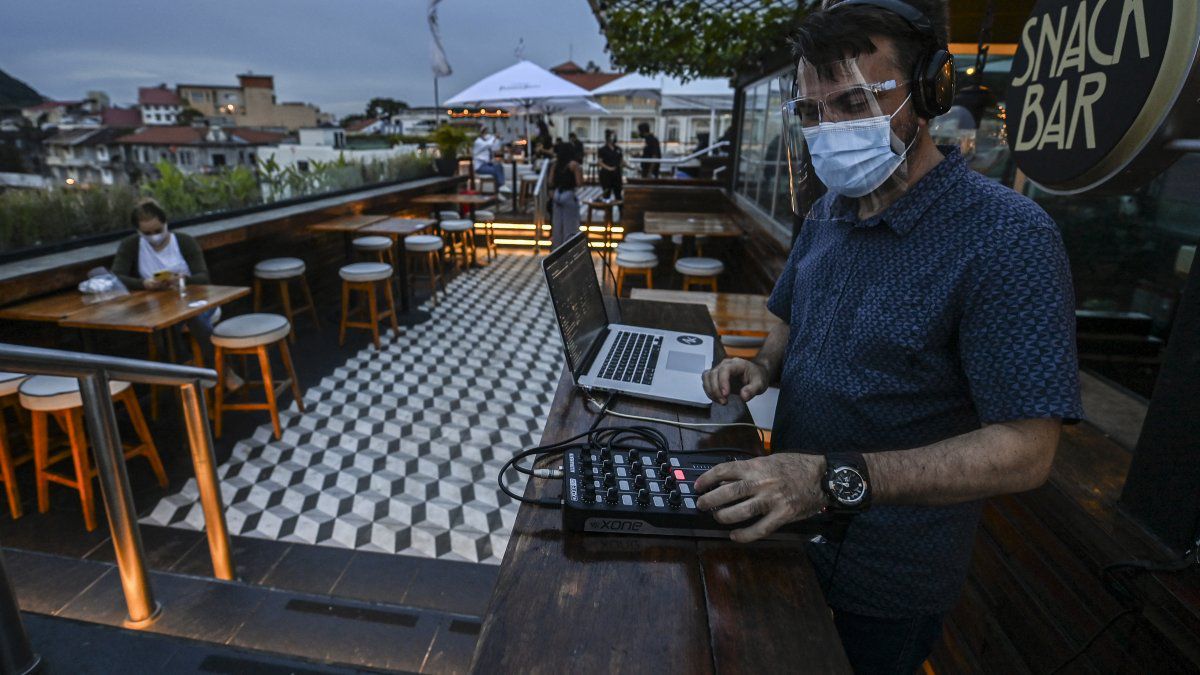 Arbyd proposes that only vaccinated people be allowed into bars and restaurants