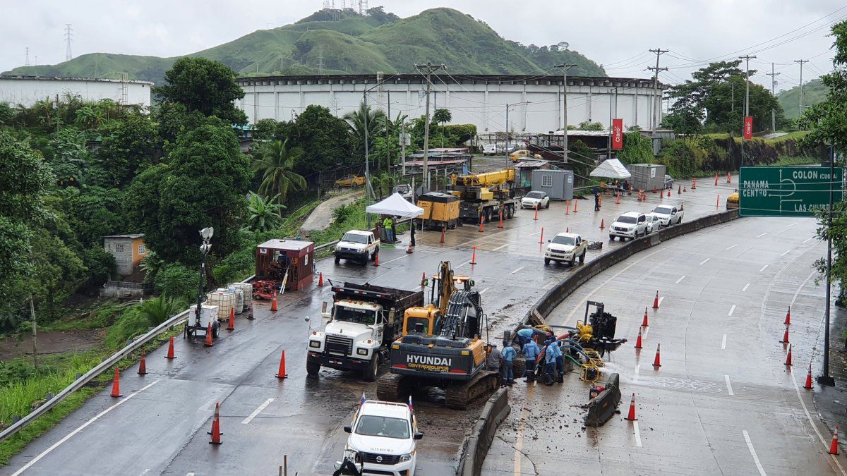Pipeline repair continues that left sectors of Panama City and San Miguelito without water