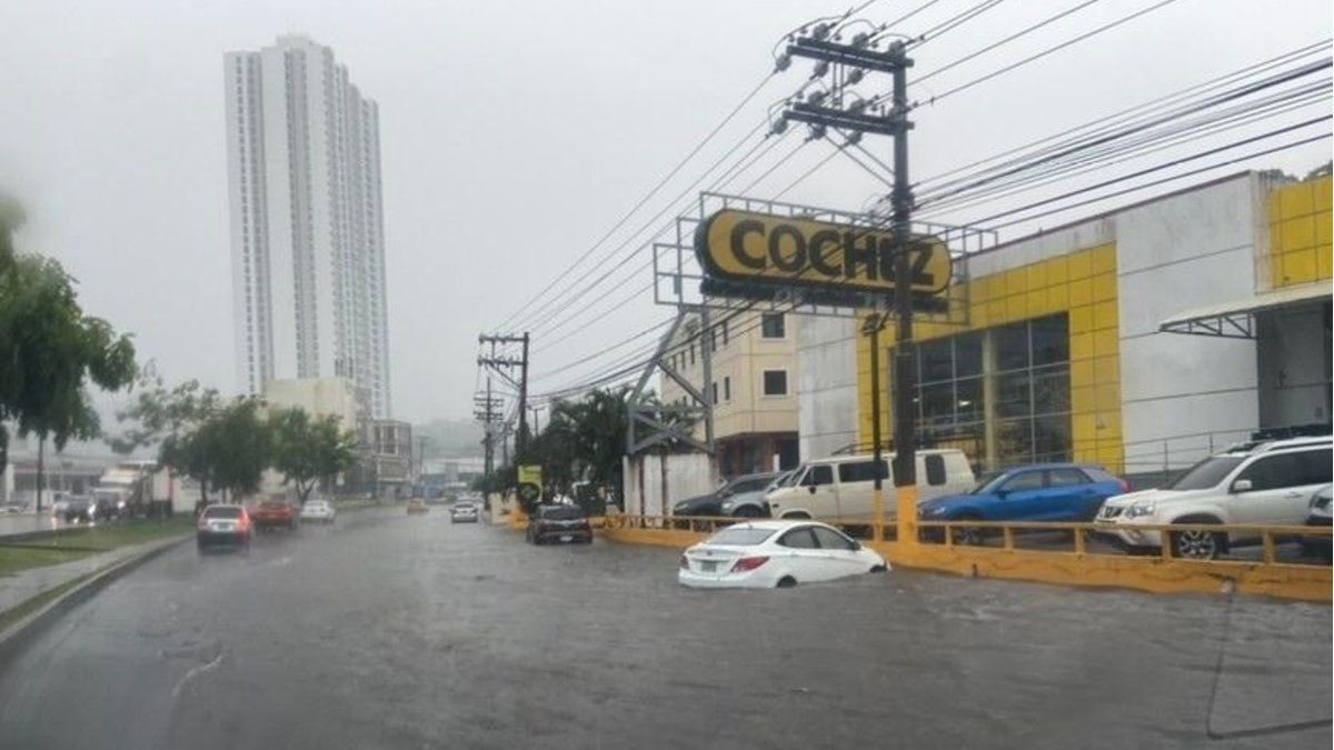 Landslides, flooding in roads and residences after rains in the capital