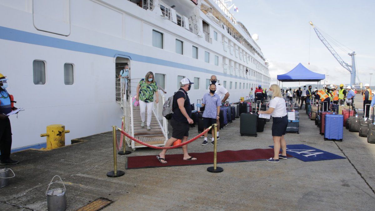 The Star Breeze opens cruise season in Panama