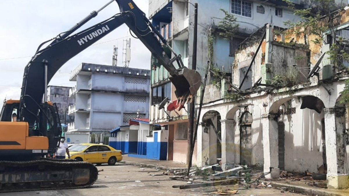 MiCultura opened files on deputy Salazar and mayor Lee for the demolition of a large house
