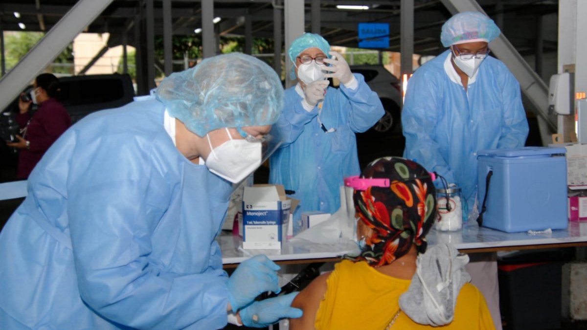 Anticovid vaccination begins in private hospitals