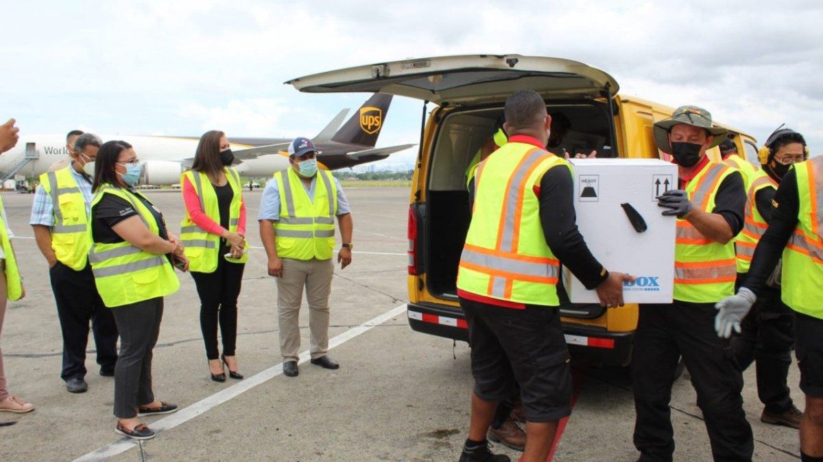 New shipment with 375,570 doses of Pfizer vaccines arrives in Panama