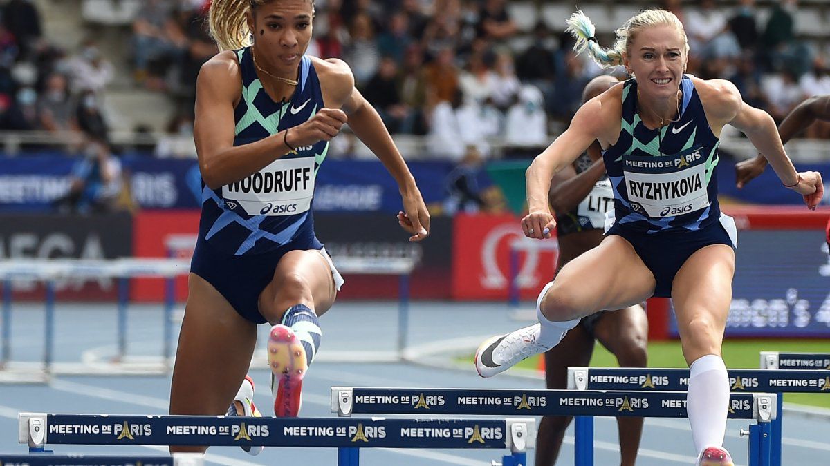 Panamanian Gianna Woodruff wins the 400 hurdles