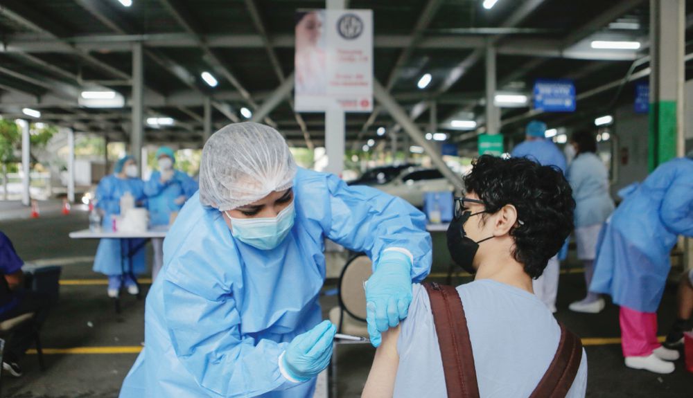 COVID-19: Week closes with more cases and fewer deaths