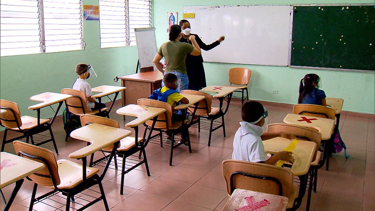 More than 300,000 students returned to classrooms through the blended modality