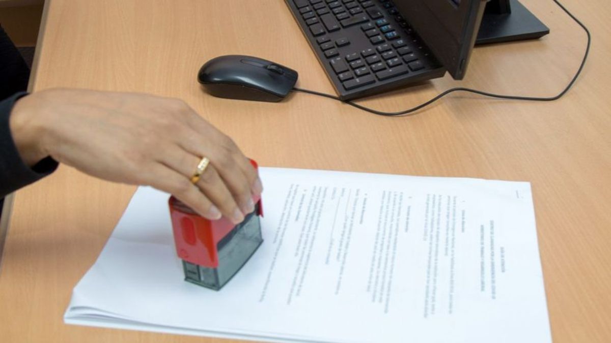 All suspended work contracts must be reactivated by November 1