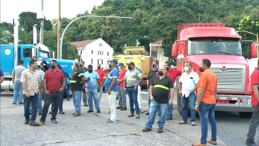 Freight carriers initiate national strike, denounce unfair practice by shipping companies