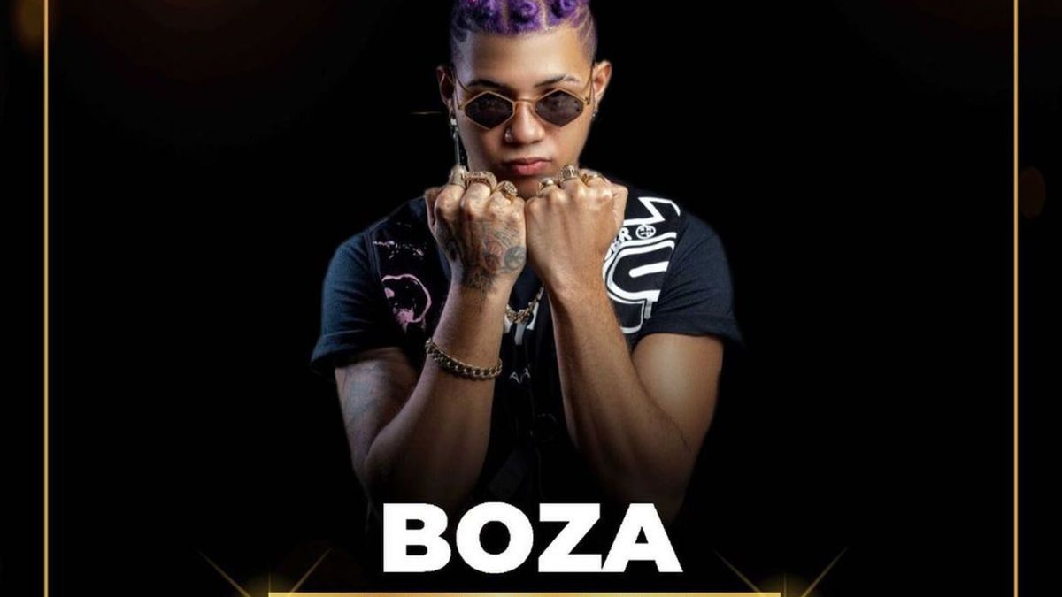Boza wins the "Best New Artist" at the Latino Music Awards