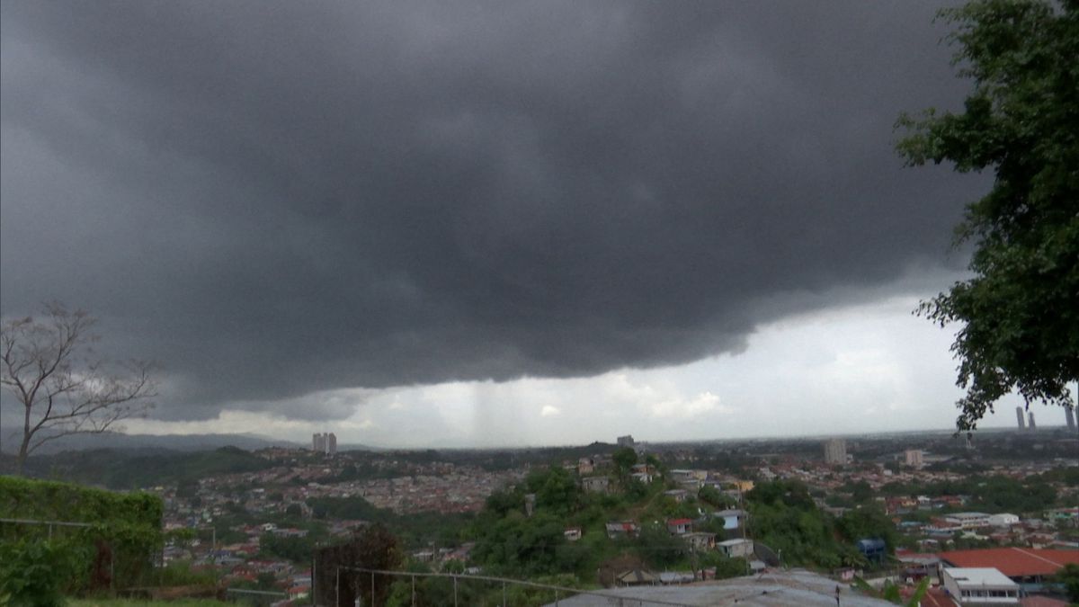 Forecast: rains and storms until October 12 due to the passage of tropical waves # 40 and # 41