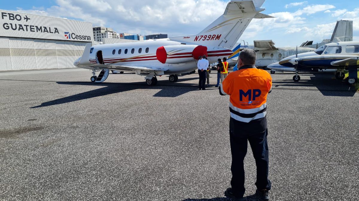 Guatemalan court decrees embargo of plane belonging to former president Martinelli for investigation