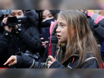 COP26: Thunberg tells Glasgow protest politicians are pretending