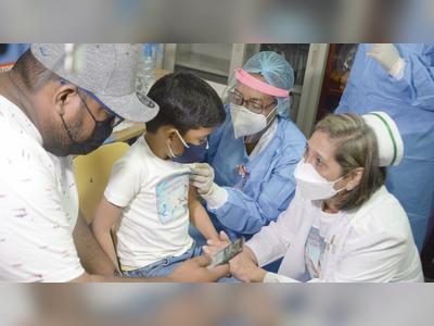Panama - Parents form lines in response to pediatric vaccination