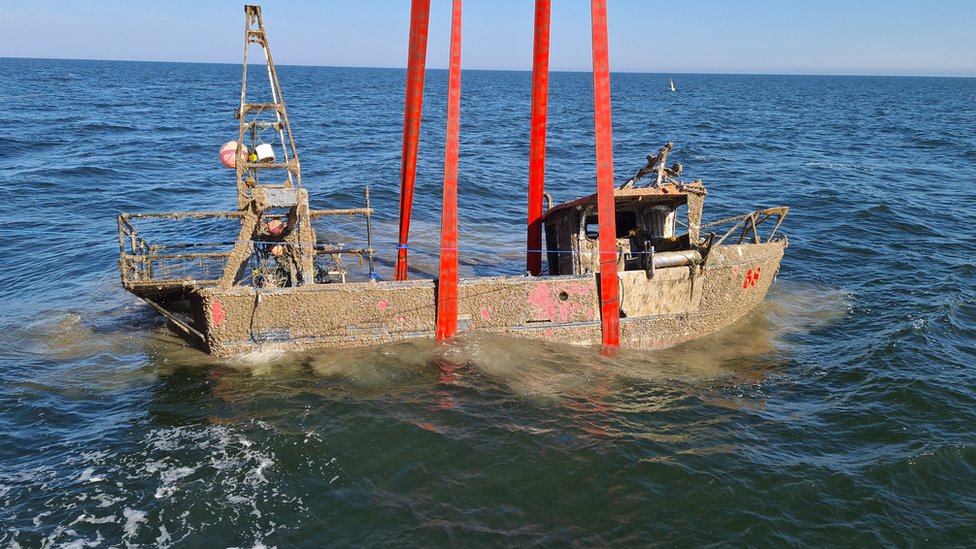 Coroner Finds Three Fishermen Drowned due to Overloaded Boat and Unstable Modifications