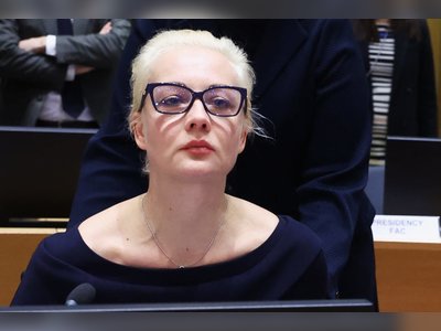 Alexei Navalny's mother demands Putin return son's body