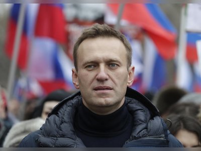 Alexei Navalny's mother demands Putin return son's body