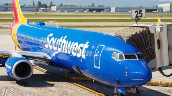 Boeing 737-800: Engine Cowling Falls Off During Takeoff, Southwest Flight Returns Safely; FAA Investigates Amid Boeing's Manufacturing Concerns