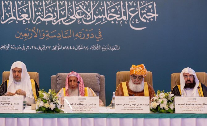 الشيخ عبد الرحمن السديس يثني على الملك سلمان وولي العهد الأمير محمد بن سلمان لالتزامهم بالإسلام والتسامح والاعتدال