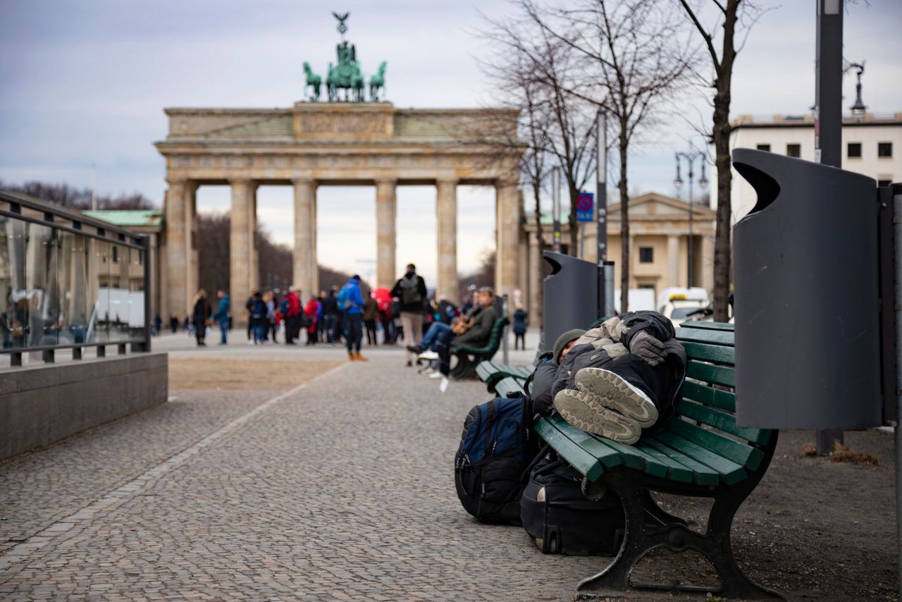 Deutschland verzeichnet alarmierenden Anstieg der Obdachlosigkeit, neuer Bericht zeigt.