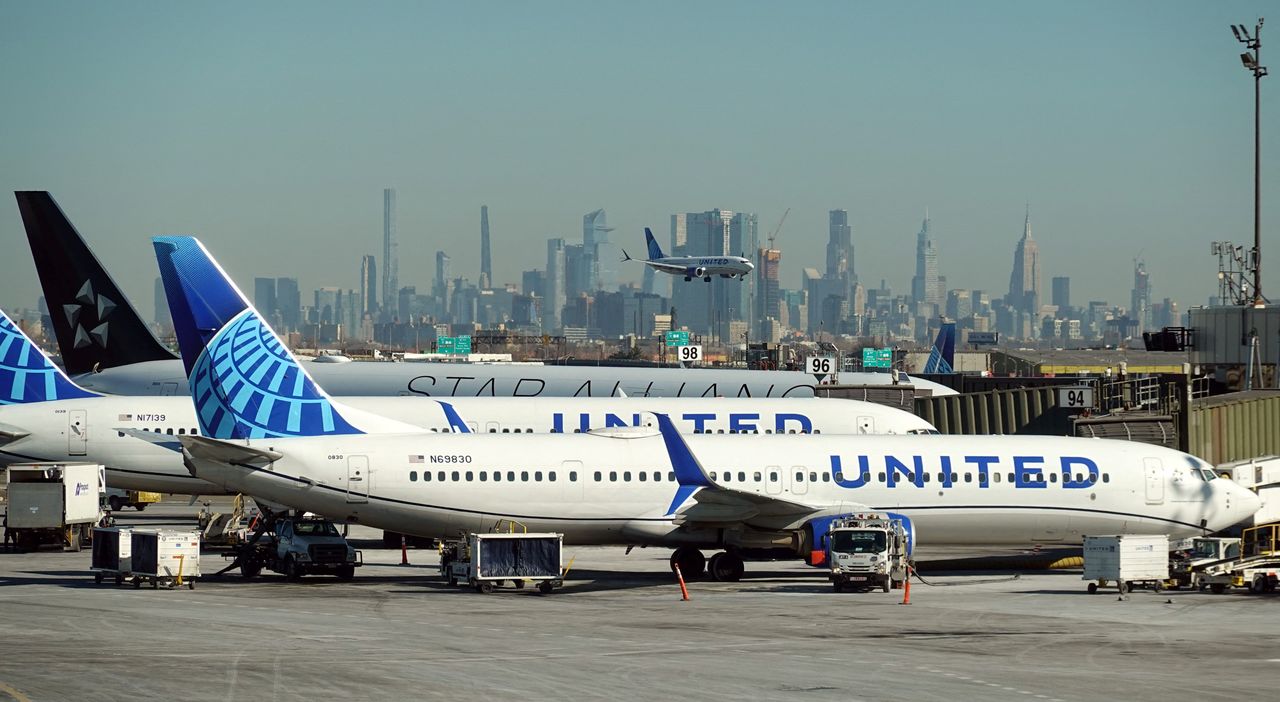 United Airlines Flight Returns to Heathrow After Engine Issue