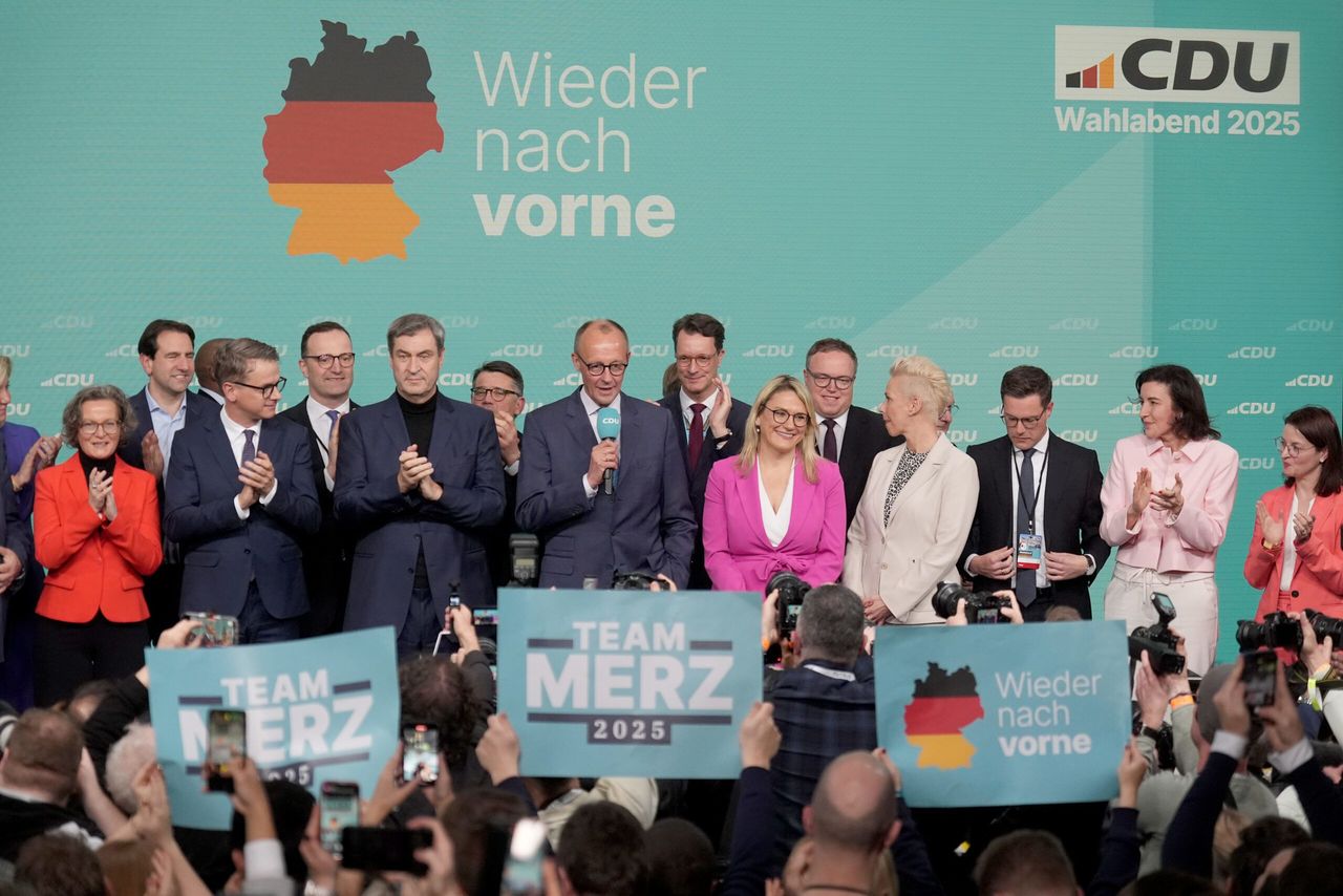 Die Koalitionsgespräche im Bundestag intensivieren sich angesichts von Kritik und finanziellen Forderungen.