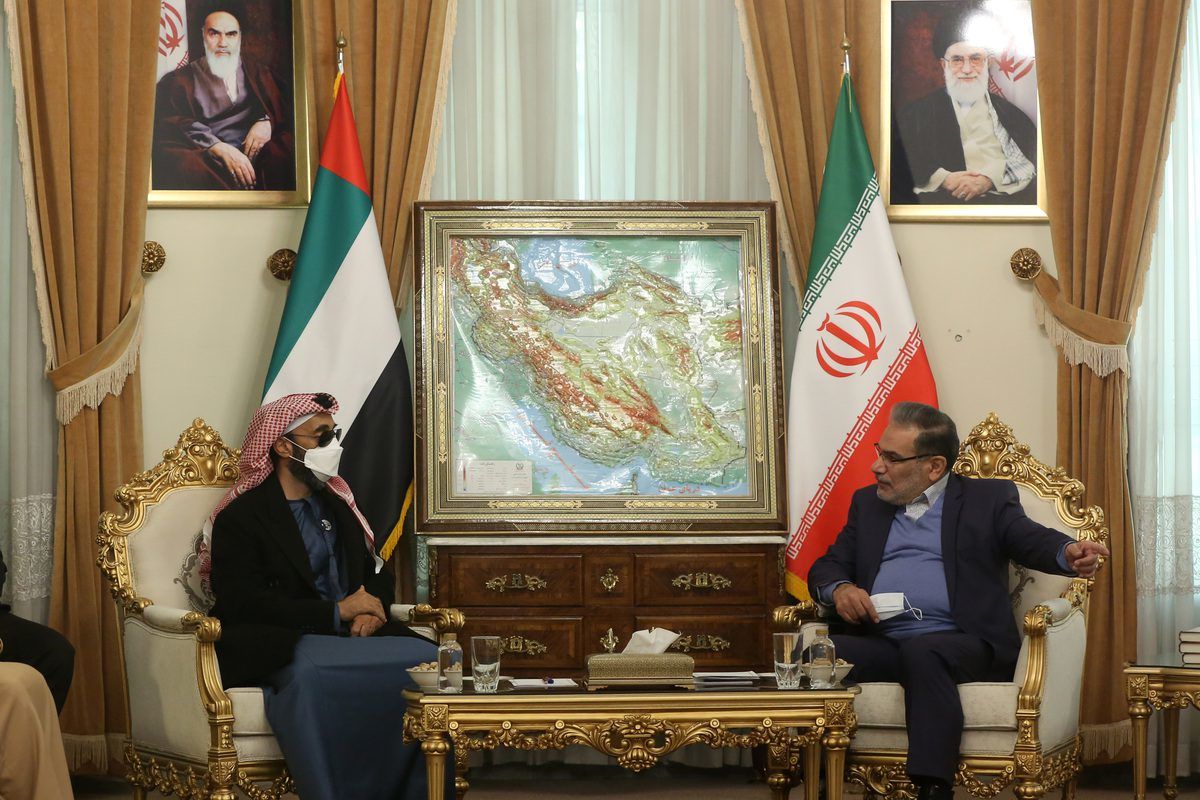 الإمارات وإيران تناقشان تعزيز العلاقات الدبلوماسية