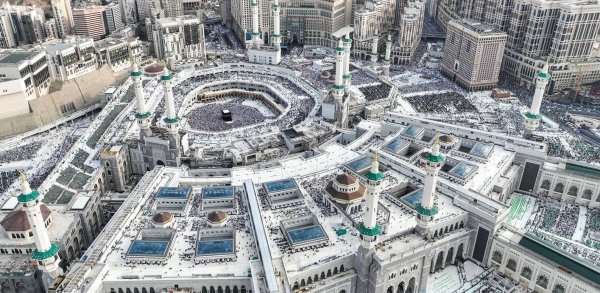 Saudi Arabia Enhances Crowd Management at Grand Mosque for Ramadan