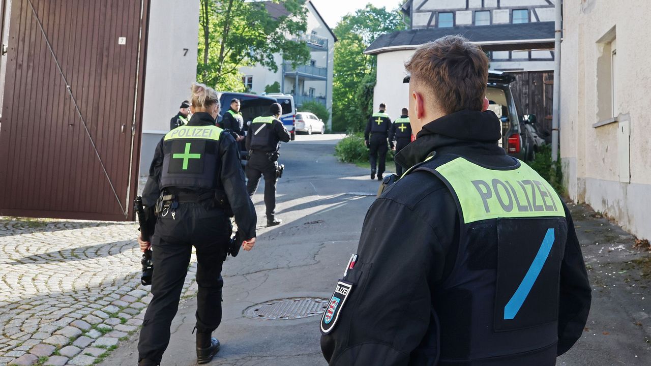 Gründer des 'Königreichs Deutschland' wegen Verbindungen zu extremistischer Gruppe festgenommen