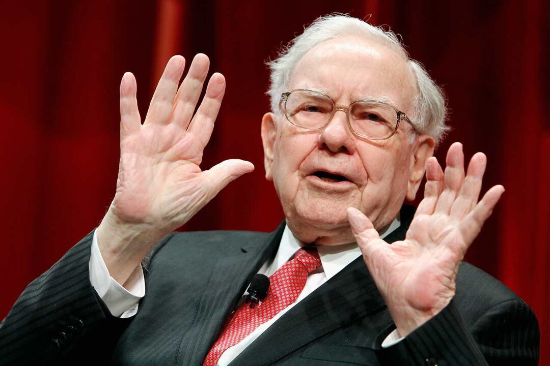 If you invested $1,000 in Warren Buffett’s Berkshire Hathaway 10 years ago, here’s how much you’d have now