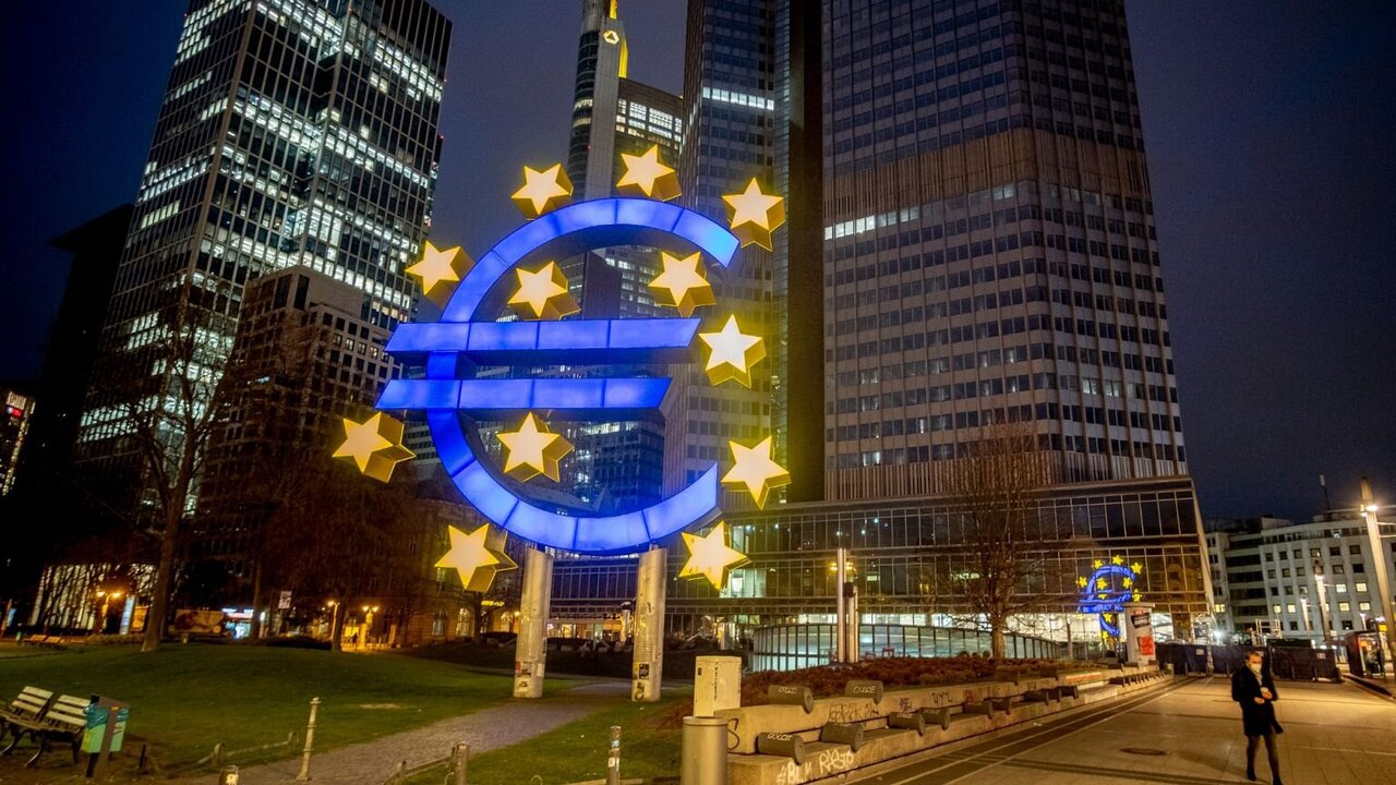 Eurozone Inflation Falls Below ECB Target to 1.9%