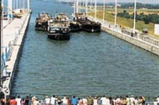 Hungary and Slovakia Clash Over Water Dispute Settlement