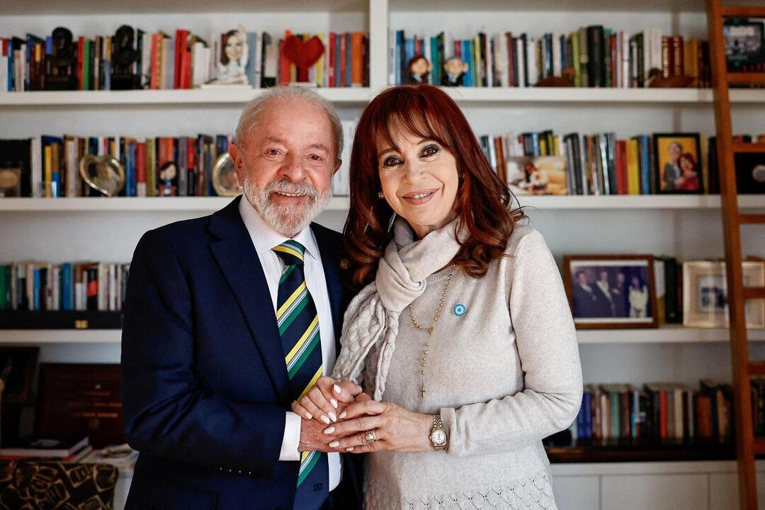 Brazil’s Lula Visits Kirchner During Argentina House Arrest
