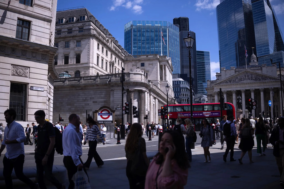 UK Warns of Bond Market Risk from Hedge Fund Leverage