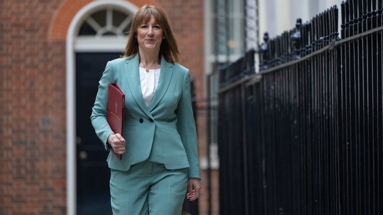 UK Economy Shrinks Unexpectedly in May