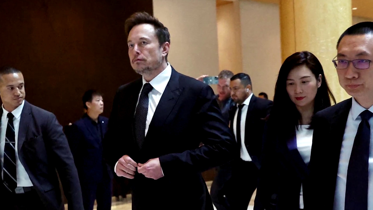 Tesla Shares Decline Amid Concerns Over Elon Musk's Political Focus