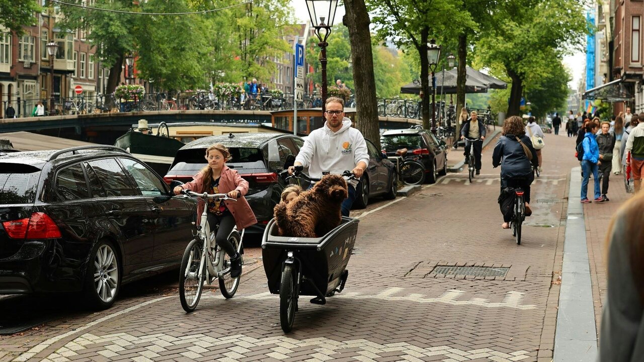 Amsterdam Considers E-Scooter Regulations as Use Expands