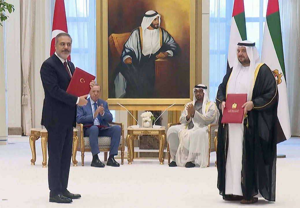 رئيس دولة الإمارات الشيخ محمد يبدأ زيارة رسمية إلى تركيا