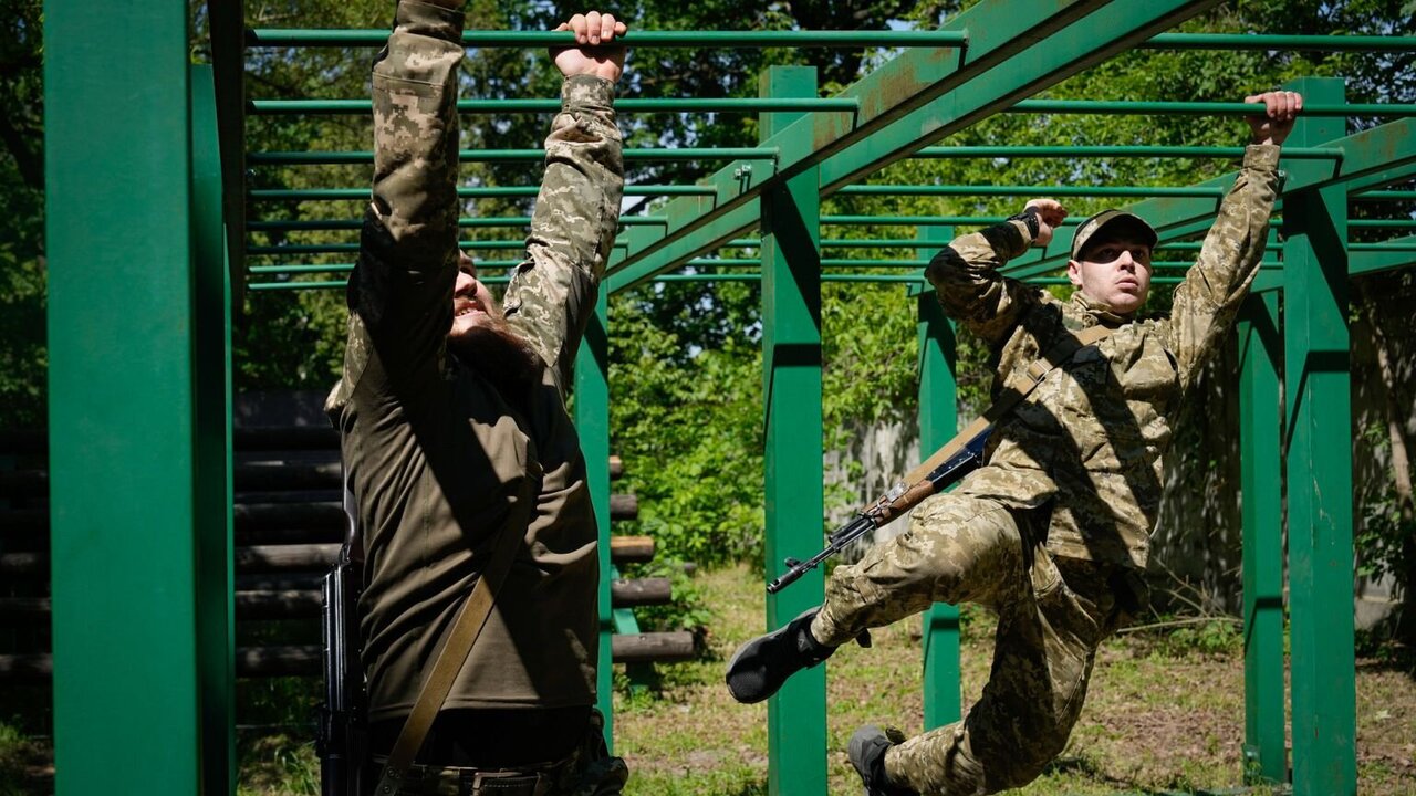 Hungary Seeks EU Sanctions Over Alleged Killing of Ethnic Hungarian by Ukrainian Forces