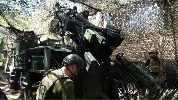 Russia Tightens Grip on Ukrainian Battlefield Amidst Trump's 50-Day Sanctions Pause