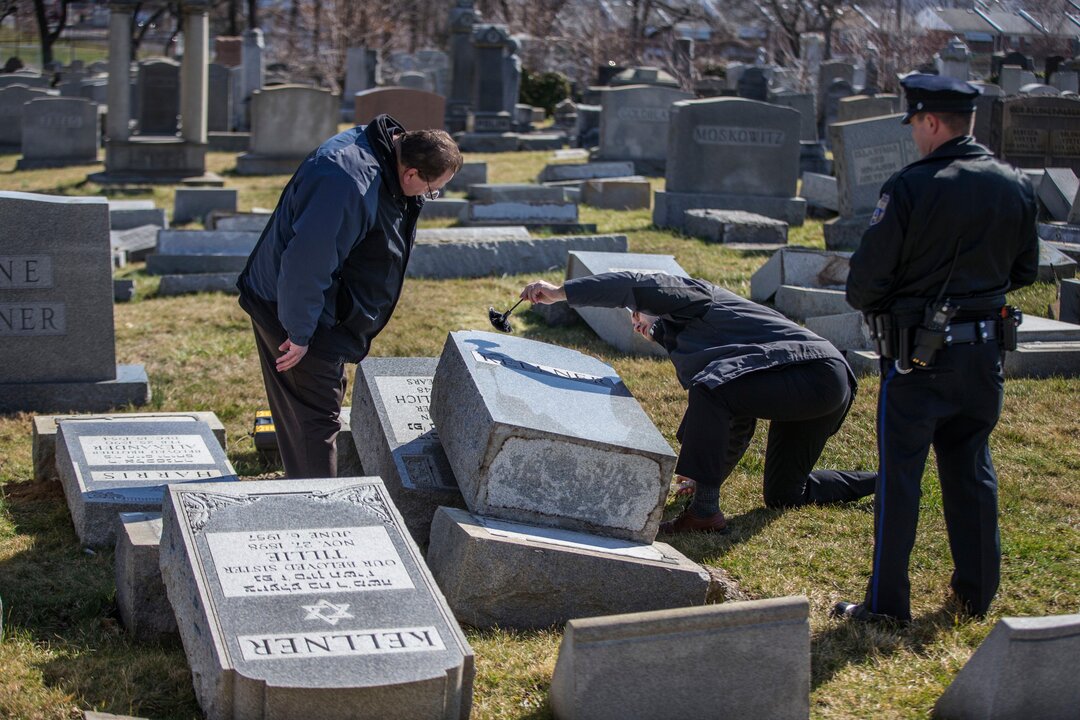 Police Investigate Vandalism at Jewish Cemetery in Amsterdam